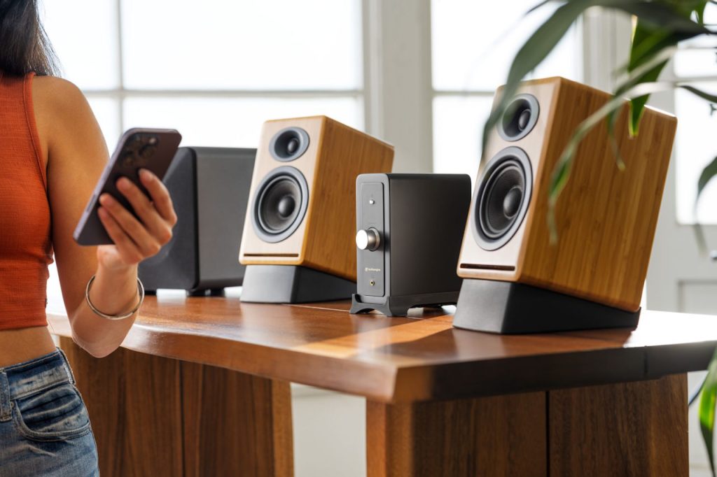 How to Set Up Desktop Speakers on a PC